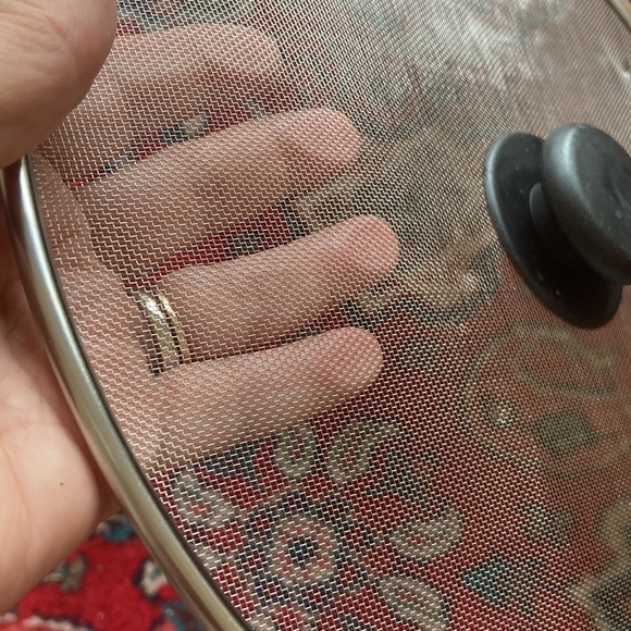 Good, old-fashioned, splatter screen. As shown very useful! - Picture 2 of 4